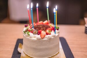 還暦祝いのケーキプレートのメッセージ例文とサプライズアイディア！