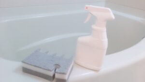風呂掃除にゴムポンを使えば、水だけできれいになる？使い方や口コミ紹介！