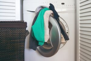 洗濯機、濡れたタオルはどこに置く？置き場所や対策をご紹介！